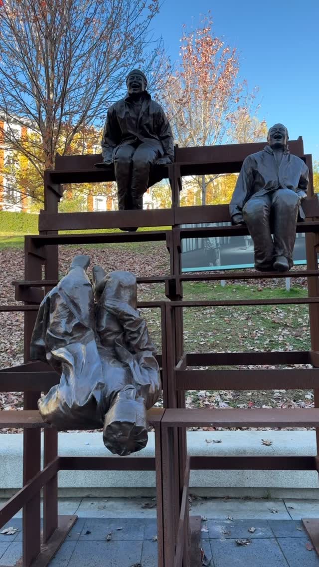 Antes podías ver a Juan Muñoz en el @museoreinasofia. Pero eso era antes. Ahora llega al @museoprado, que mañana inaugura una exposición con las obras de sus últimos años. Lo que le dio tiempo a hacer. Para ir, y volver, y volver.