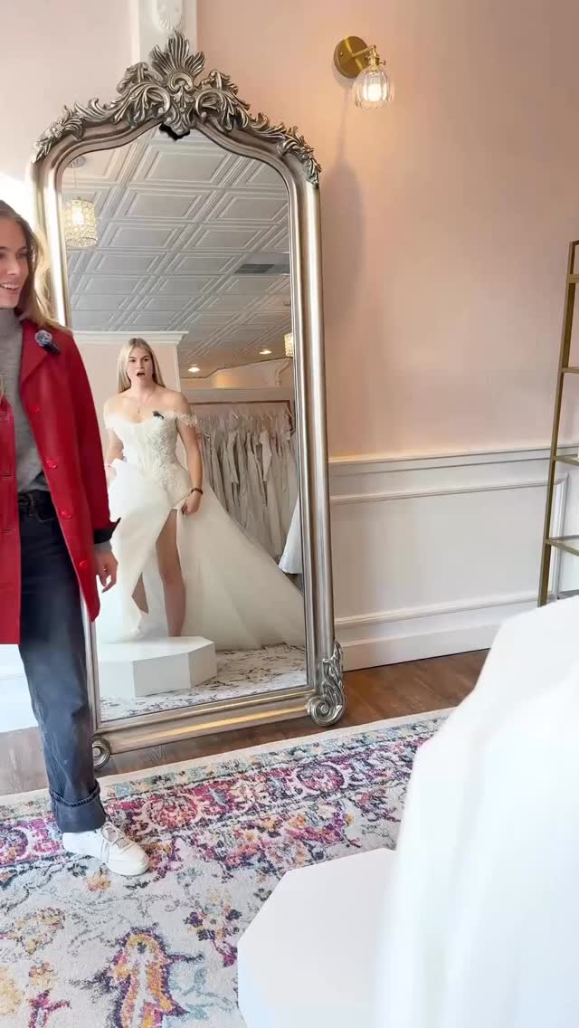 New arrival alert!! 🚨
Indy is our newest arrival from Randy Fenoli- and we are OBSESSED! The perfect balance of sparkle, glam, and fun!
#weddingdressshopping #weddingdress #ivoryrosebridalboutique #wisconsinbride #2026bride #wibride #2027bride #ivoryrosebride #bridalboutique #bridetobe #randyfenoli #sayyestotheaddress #randyfenolibridal