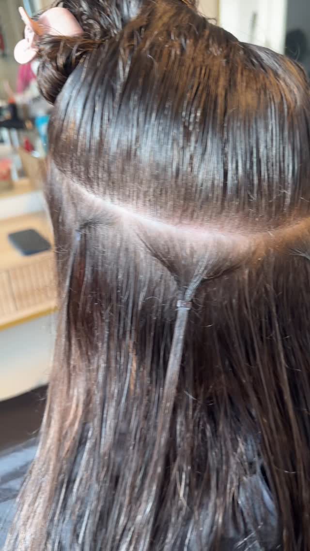 ✨NEW METHOD ALERT✨
Meet the Low Bead Extension technique — ultra lightweight, super comfortable, and lays flat to the head for that seamless, natural blend 👏
I’m still perfecting this install, so for a limited time I’m offering a complimentary one-row install when you purchase the hair through me 💕
This is the perfect time to try something new and feel that barely-there comfort ✨
📍DM to snag your spot before it fills up!
Online booking available at www.halohairstudios.com
#LowBeadExtensions #HandtiedWefts #GeniusWefts #ExtensionSpecialist #SeamlessExtensions #AldergroveHair #RavensEdgeHairStudio #HairGoals #FlatToTheHead #LightweightExtensions