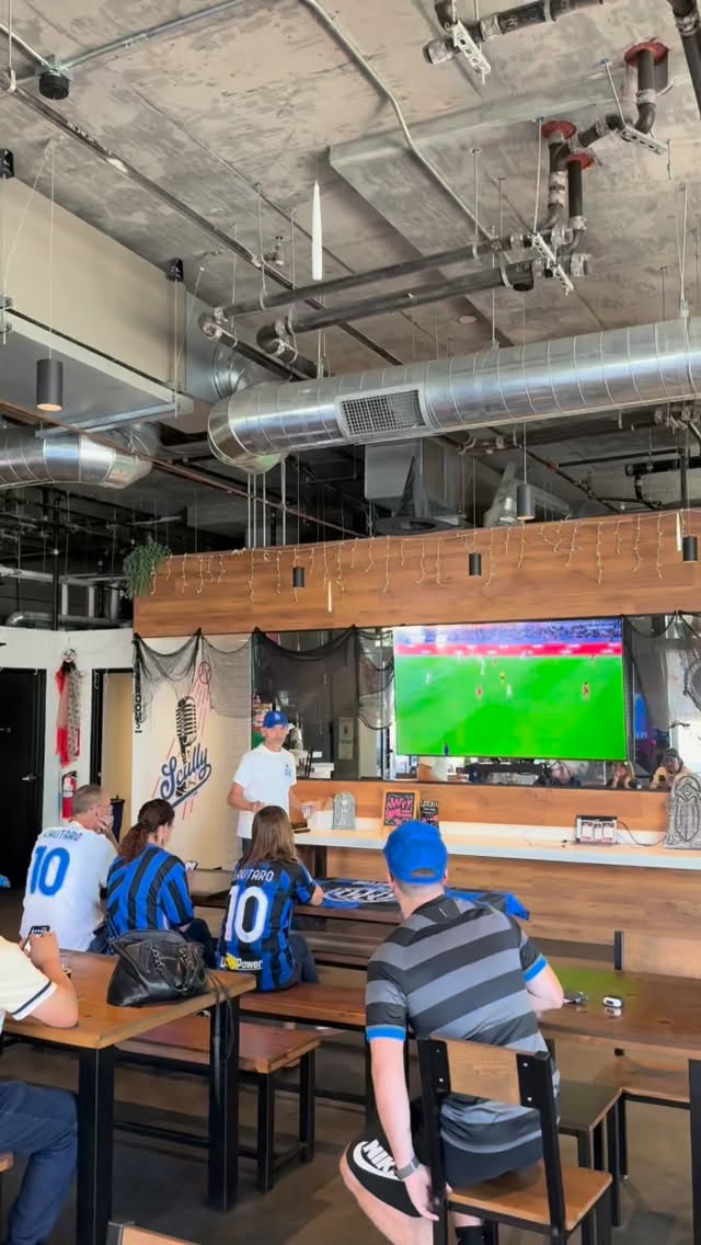 Derby weekend approaching! ⚫️🔵
FC Internazionale - Milan
Sunday, November 23rd - 11:45am
Will be hosted at Classic Football Shirts Los Angeles:
447 N Fairfax Ave, Los Angeles, CA 90036
AVANTI INTER ⚫️🔵
#inter #interclublosangeles #fcinternazionalemilano #fcinternazionale #curvanordmilano #intermilanfc n #fcinter #inter #intermilan #cuoreneroazzurro🖤💙 #fcim