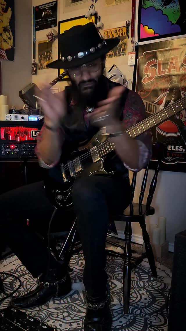 Who can guess this tune! Too much fun!
•
#hyphenthazhath #onemanband #multiinstrumentalist #guitarist #fusion #rock #malayalam #mallu #music #film #mammooty #movie #songs #livemusic #hyphenateyourevent #guitar #houston