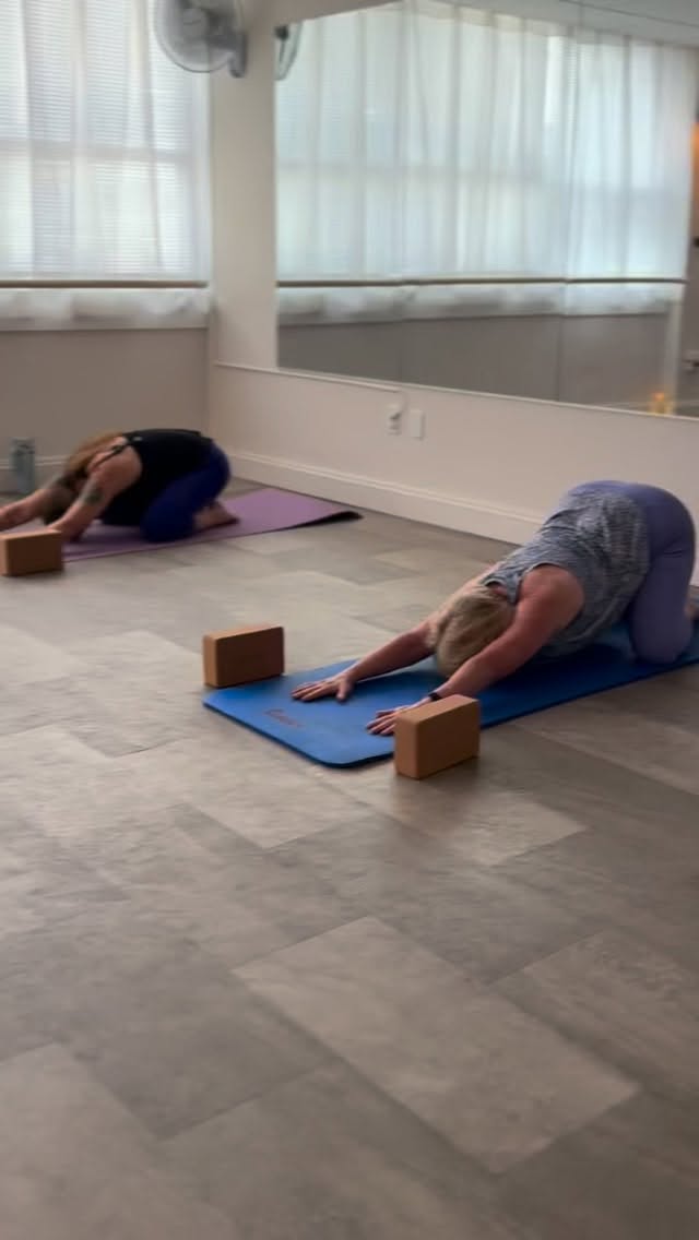 Sometimes yoga teaches us the simplest but most powerful lesson: it’s okay to pause, soften, and return to yourself.
If you’ve been thinking about starting yoga, don’t shy away — every journey begins exactly where you are, and moves at the pace your body needs. 💛
Tuesday classes:
🧘♀️ Tuesday 6pm — Yoga Flow
🔥 7:30pm — Barre
Register and explore our full class schedule + massage offerings here:
👉 www.atlasyogaandmovement.com