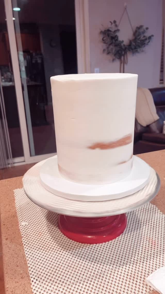 ✨Golden peaks, textured buttercream, and delicate blooms✨
— where art meets sweetness 💫
.
.
#WeddingInspo #ButtercreamCake
#LuxuryWedding #CakeArtistry #moderncakes #WeddingCake #ButtercreamArt #CakeDesigner #ModernWedding #elegantcakes #FloralsAndGold #CakeMagic #customcakedesign