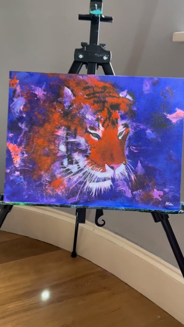 Little did I know when I was painting this Tiger almost a year ago that this paint swipe would become my logo 🤩
#paintswipe #artist #logo #artwork #tiger #acrylicpaint