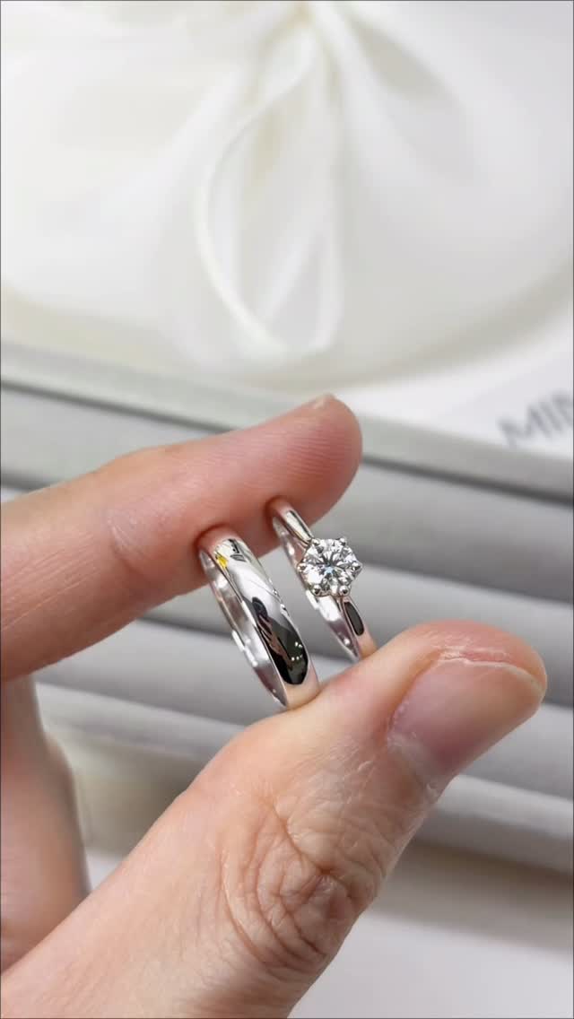 ขอบคุณคุณวันใหม่ที่ไว้วางใจให้ทางร้านเป็นส่วนหนึ่งในวันสำคัญของทั้งสองท่านครับ • แหวนเพชรชู GIA 0.40ct. D color น้ำ100 VS2 EX/EX NONE • แหวนเกลี้ยงคลาสสิคสำหรับเจ้าบ่าวครับ • 18K White Gold ✨💍
.
Budget : 5x,xxx THB +/-
.
ลูกค้าที่สนใจแวะมาชมสินค้า รบกวนนัดหมายล่วงหน้าก่อนนิดนึงนะครับ ☺️
.
ตัวเรือนทองแท้18K พร้อมเพชรใบเซอร์ GIA สำหรับขนาด 0.18 กะรัตขึ้นไปทุกเม็ด
.
หน้าร้านใกล้ BTS เพลินจิต พร้อมบริการหลังการขายทุกเรื่อง ดูแลลูกค้ามาแล้วกว่าสองพันคู่ ชมรีวิวจากลูกค้าได้ที่ >> https://www.minimojewelry.com/testimonial
.
ดูแบบแหวนทั้งหมดได้ที่ —> https://www.minimojewelry.com/weddingringsdesign
.
** แถมฟรี เลเซอร์สลักชื่อ เลือก Font ที่ชอบได้
** พร้อมกล่องแหวนสวยๆสำหรับเข้าพิธี
.
💎 Inbox: m.me/minimo.jewelry
💎 Line: @minimo.jewelry (มี @)
💎 Web: http://minimojewelry.com
💎 Call: 092-456-9509
.
** เนื่องจากงานของทางร้านเป็นงานสั่งทำตามความต้องการของลูกค้า ราคาจึงอาจมีการปรับเปลี่ยนตามดีไซน์ สเปคเพชร ไซส์แหวน และราคาทอง/เพชร ในแต่ละช่วงเวลาครับ
.
#minimojewelry #แหวนคู่ #แหวนแต่งงาน #แหวนเพชร #แหวนหมั้น #diamond #diamondring #แหวนเพชรแท้ #เพชรGIA #engagementring #ทองแท้ #เพชรแท้ #weddingring #เพชรแท้ราคาโรงงาน #แหวนเพชรGIA #weddingring #แหวนชู #แหวนหมั้น #ring #ใบเซอร์gia #เพชรน้ำ100 #งานแต่งงาน #เซอร์ไพรส์ขอแต่งงาน #ขอแต่งงาน #ແຫວນແຕ່ງງານ #ງານແຕ່ງດອງ #ຮ້ານເພັດ #ແຫວນແຕ່ງດອງ