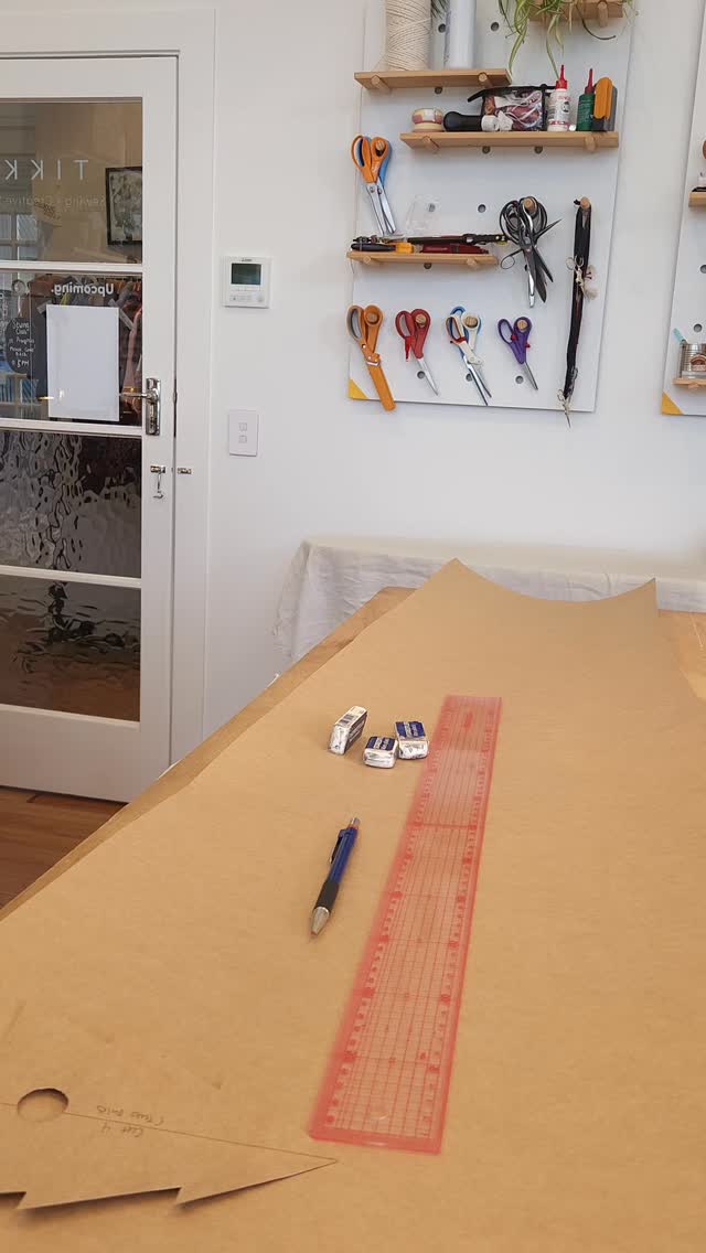 Have you held on to something in your life that is sentimental to you? How about your professional life? what is something that you keep with you all these years? And still use nowadays?
.
.
.
#sewingstudio #patternmaking #patterndrafting #fashionschool #timeless #staedtler #tools #toolsofthetrade