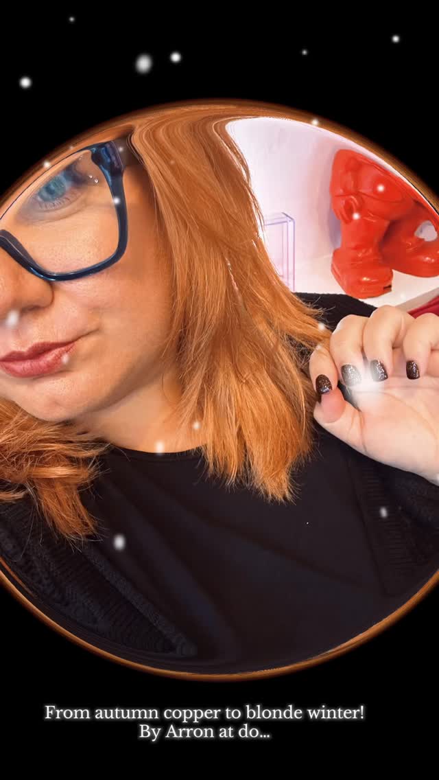 Transitioning from rich autumn copper to a bright, beautiful winter blonde — all in one sitting by Arron Do ✨ Using Redken Shades EQ Gloss to create the perfect colour every time. 💛
#HairTransformation #WinterBlonde #AutumnToBlonde #RedkenShadesEQ #GlossItUp #BlondeGoals #HairInspo #ColourMagic #HairArtist #BehindTheChair #SalonLife #FreshColour #HairGlowUp #BlondeSeason #HairByArron #ryde #isleofwight #iow #doiow