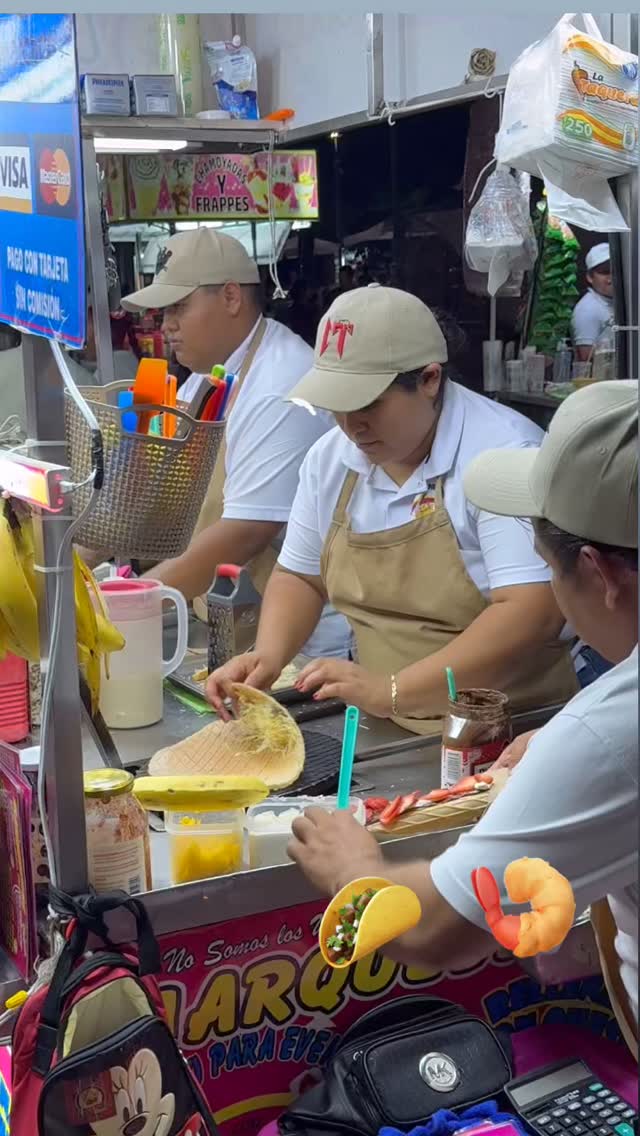 A family of seven Scots flew on over to Mexico to celebrate two milestone birthdays on the same day. A day on a yacht with a private chef booked by Senor Travel Bug, and then the following day an evening food tour of Cancún. They enjoyed four different local dishes in four very different places with four different vibes - high end, local hangout, international tourists and yacht owners. #mexico #cancun #foodtour @marbellafishmarket @elfishfritanga #privatetour #playadelcarmen