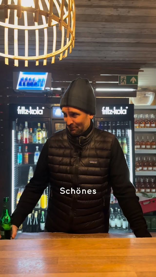 Was Hannes eigentlich sagen wollte (und sollte 😎): Sichert euch noch euren Last-Minute-Termin für die Weihnachtsfeier in diesem Jahr und macht es euch im Strandsalon so richtig gemütlich.
Wir freuen uns auf euch! 🎄🍹
#strandsalon #lübeck #weihnachtsfeier