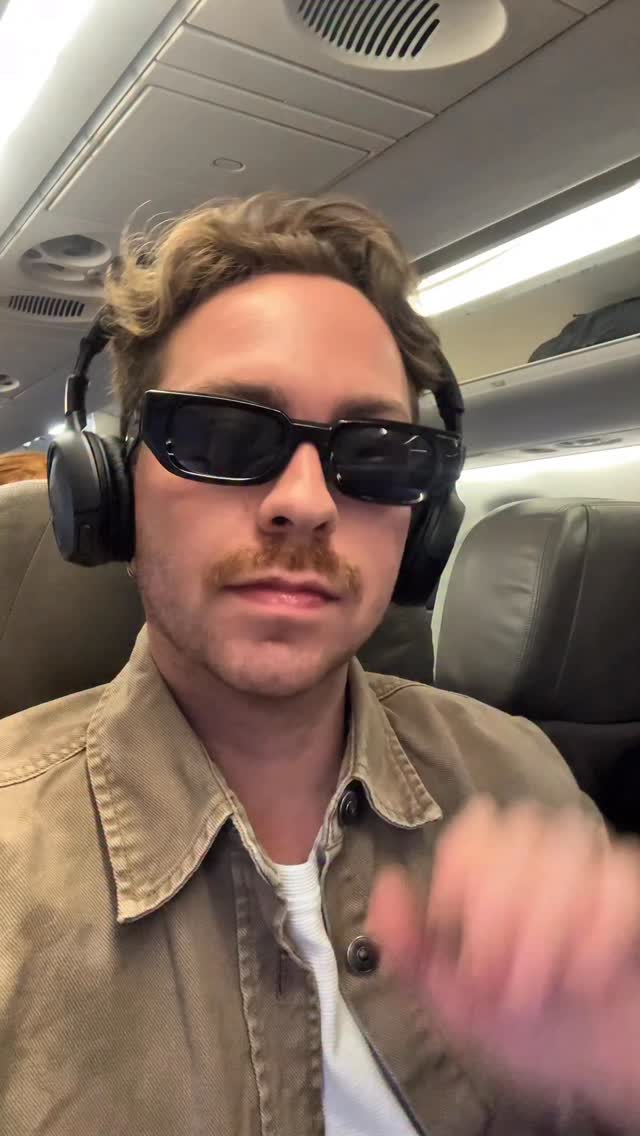 skin fly de hoje é com @linikeroficial no fone de ouvido da @jbl_brasil que ganhei no evento de Black da #AmazonCreatorLab @amazonbrasil
#skinfly #viagem #skincare #cuidadoscomapele #liniker #BlackdaAmazon
@amazoninfluencerprogram