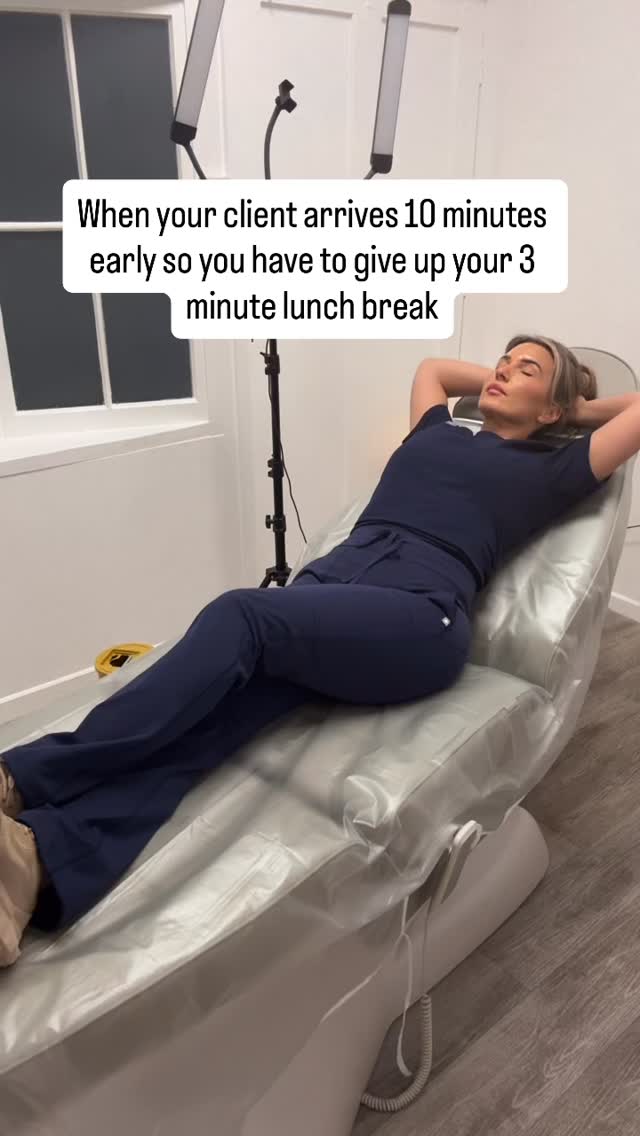 Beauty fairies during the festive season 🧚🏼🥵
It’s a revolving door at this point dolls, be on time but not toooooo on time 😉😂