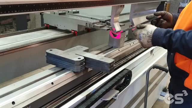 Precision folding through 8mm plate — smooth, controlled, and consistent.
When the process is right, even heavy steel looks as soft as butter.
#PressBrake #Fabrication #NZManufacturing #EngineeringExcellence #nzlaser #lasercuttingnz