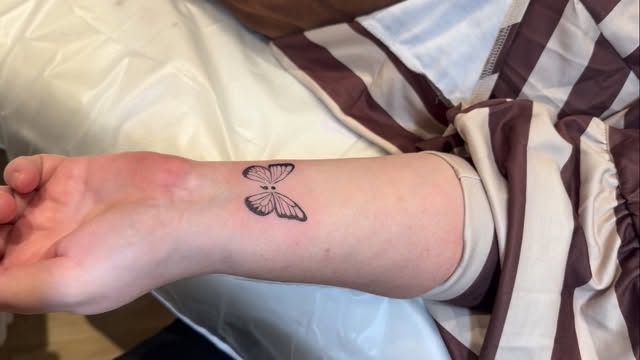 Loved doing these mental health pieces! 2 friends came in together and it was so lovely!
Money also raised for @networksofwellbeing!
#huntly #aberdeenshire #aberdeen #skinclinic #banff #insch #fineline #finelinetattooartist #finelinetattoos #finelinetattoos #mentalhealthawareness #mentalhealthmatters #mentalhealthtattoo