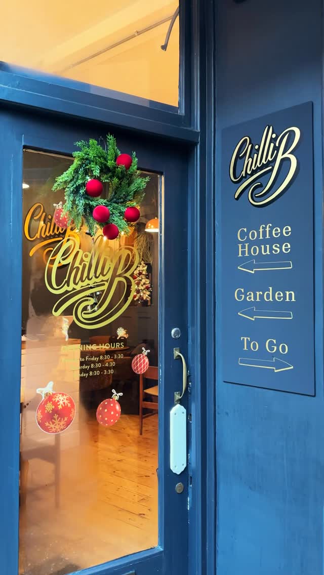 🎄 Who’s ready for the Christmas Lights Switch-On in Hitchin? ✨
We’re open all day tomorrow, 8:30am–7pm, serving festive favourites like mulled wine, mince pies, and our delicious sandwiches! Pop by, say hi and enjoy all the Christmas flavours! 💛
#chillibs #hitchin #hertfordshire #hitchineats #christmasspecials #supportlocalhitchin