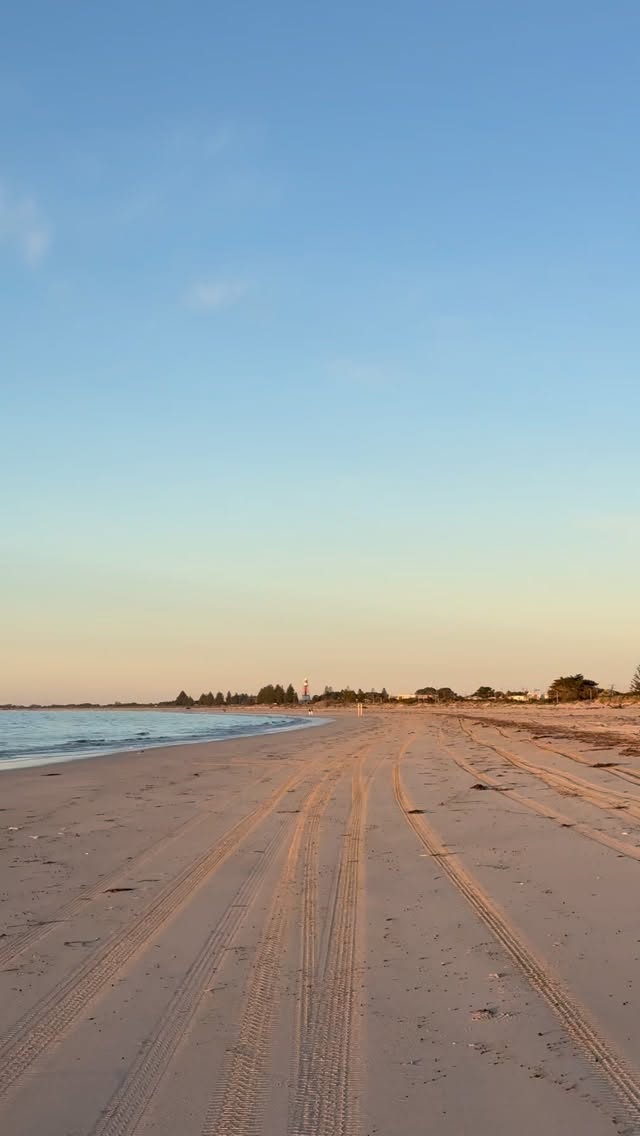 Ahhhhhh the serenity! ☀️ 🏖️
#visitlimestonecoast #discoverkingstonse #seesouthaustralia #summerholidays #beachislife