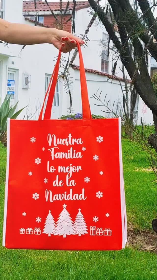 ¿Tienes que armar 10, 50 o 100 anchetas esta Navidad? ¡Ahorra tiempo y dinero! 💼
El empaque de tus anchetas corporativas y regalos empresariales no tiene por qué ser un dolor de cabeza. Con nuestras bolsas navideñas:
Reduces el tiempo de armado a segundos.
Aseguras una presentación profesional y uniforme.
Optimizas costos frente a cajas y papeles complejos.
Pide nuestro catálogo mayorista por DM. ¡Entregas garantizadas antes de diciembre! 🚚
Etiqueta a un colega que necesite esta solución urgente.
#anchetasempresariales #empaquesecologicos #emprendimientonavideño #diciembre
#solucionesdeempaque #detallesbogotá
#regaloscorporativos #detallesbogota
#detallesnavideños #navidadcolombiana
#detallesqueenamoran
#decoracionnavideña
#bogotana #regalosnavideños #anchetascolombia #EspírituNavideño