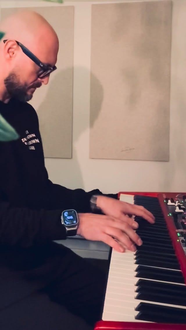 Rhodes Anthology by @rhodes.piano - not gonna lie, this is the best Rhodes plugin and I have got all of them (and a real Mk1). Am in love and can't stop playing it. Props to @jazzdoctor73 - this is the real deal and pleased to see someone putting so much love and care into the soul of this sound. I also love UAD Electra and my Nord in very close second but Rhodes have nailed this. It's also on offer until December - no brainer.
#neosoul #soul #nordstage #iseenord #nordstage4 #livemusic #keyboardplayer #funk #musicaldirector #jazz #fenderrhodes #rhodespiano #sheffieldissuper #sheffield