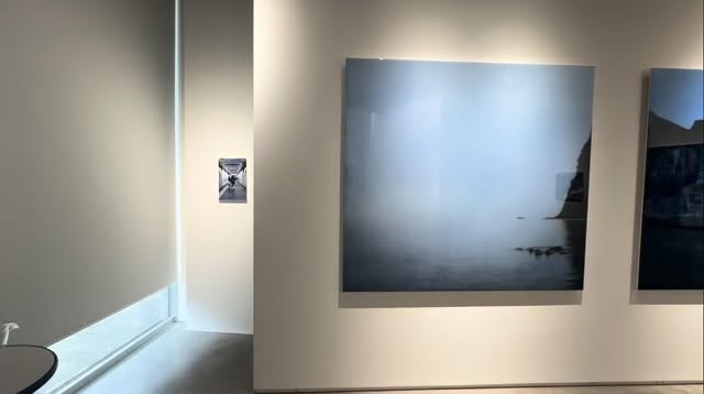 YOKO ICHIMURA Exhibition
3日目始まりました!✨
昨日も多くの方々にお越しいただきありがとうございます。
会期は16日まで。期間中は毎日ギャラリーにおりますので、ぜひお立ち寄りください
会期: 2025年11月11日(火)〜11月16日(日)
会場: seeen(東京都渋谷区神宮前4-13-12)
時間: 11:00〜19:00(最終日17:00まで)
•
•
•
•
#yokoichimura #pointoflandscape #seeen #soloexhibition
#tokyoartscene #japaneseartist #contemporaryart
#mixedmediaart #photographybasedart #washiart #resinart
#landscapeandidentity #memoryandtime #layeredlandscape
#urbanlandscapeart #natureandcity #artandmemory
#artcollector #artcurator #artshow #artmagazine
#個展 #現代アート #写真作品 #風景表現