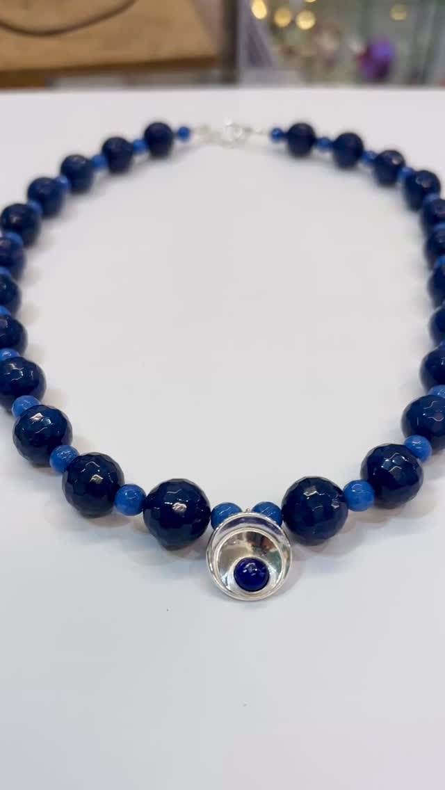 New jewellery that is now on its way to @siopmostyn - to top up a display of my jewellery ready for Christmas ππππ ππ
#abbyfilerjewellery #jewellery #jewelry #silverjewellery #handmade #mostyngallery #contemporaryjewellery #silver #jewelleryshop #jewelleryaddict #lapislazuli #greenonyx #amethyst #hematite #earrings #necklace #jade #turquoise #amber #