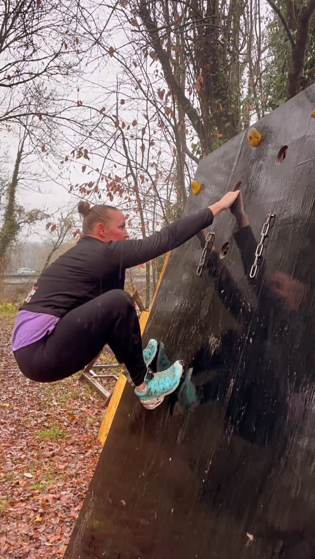 T-Raining ☔️ day @spartcamp
•
#olympus ⚠️l’excuse !
Coach ça glisse !😄
•oui mais …😄 ça passe quand même! 😉
STAY TUNED le tuto arrive bientôt!
@aurore.agoni
@krys_spartcamp89
#ocr #tuto #spartancoach #spartanrace