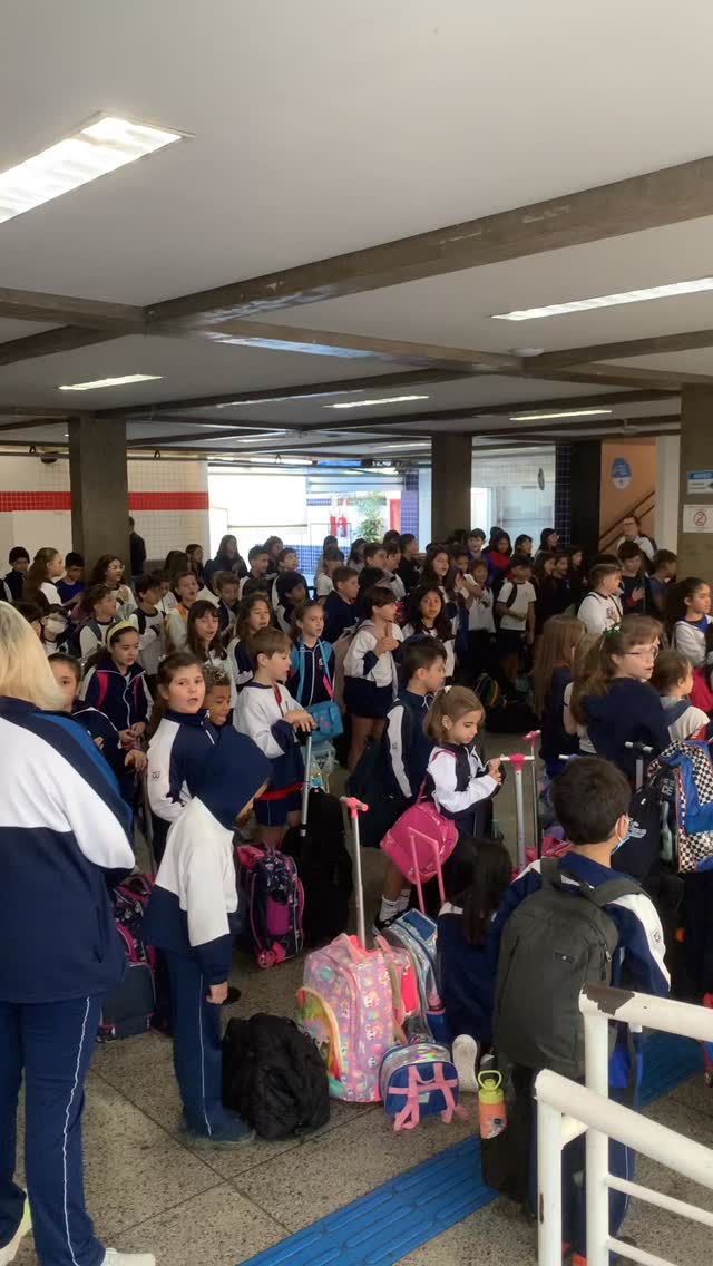 Hoje, 15/11, celebramos a Proclamação da República, um marco que trouxe novos símbolos ao país, entre eles o Hino da Proclamação, composto em 1890 por Medeiros e Albuquerque e Leopoldo Miguez.
No colégio, reforçamos esses valores todas as quartas-feiras, quando alunos e professores cantam o Hino Nacional, fortalecendo o respeito aos símbolos do Brasil e à cidadania.
Educar também é cultivar valores republicanos. 🇧🇷
#somosga #angloalante
#colegioguilhermedealmeida
#proclamacaodarepublica