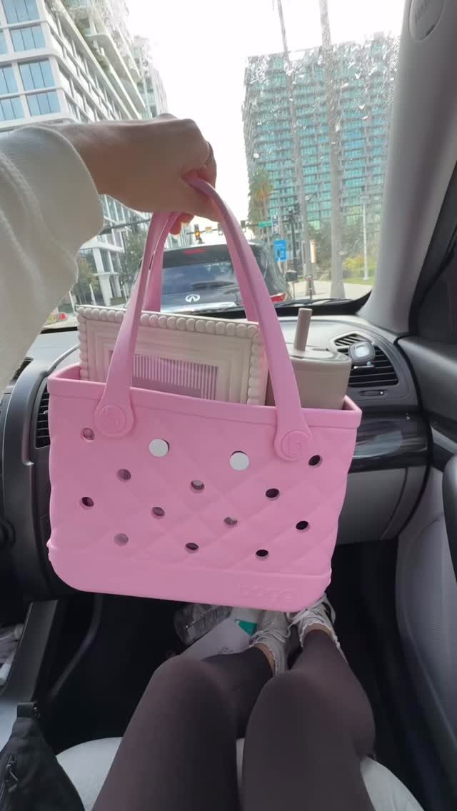 Day in my life as a small business owner, ft. @boggbags 👛✨
#BougieBogg #BoggBag #bogg #smallbusinessowner #dayinmylife