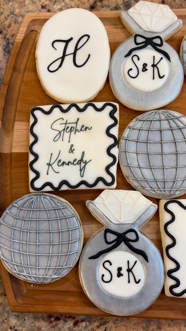 Have not stopped thinking about this beautiful, classy, shimmery engagement set that went out over the weekend 🪩✨ congratulations to Stephen and Kennedy 💖