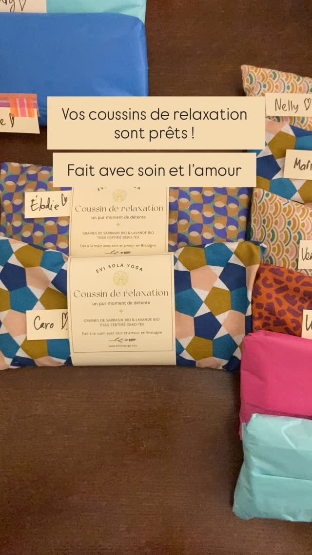 Ce coussin pour les yeux est conçu pour offrir un poids léger et une couverture pour les yeux et le troisième œil, connus pour réguler le système nerveux et déclencher une réponse de relaxation.
C’est le compagnon idéal pendant vos séances de yoga (position Savasana), de méditation et pour se préparer à un sommeil réparateur ou à tout moment où vous avez besoin d’une pause apaisante.
Eva Cmarova (Evi Sola Yoga)
Professeur diplômée de Yoga (Adultes/ Enfants)
www.evisolayoga.com
07.74.88.72.18