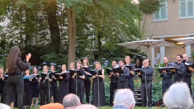 Over the Rainbow by Harold Arlen, arranged by Mark Hayes. #berlinchoir #hebrewchoirberlin #choir