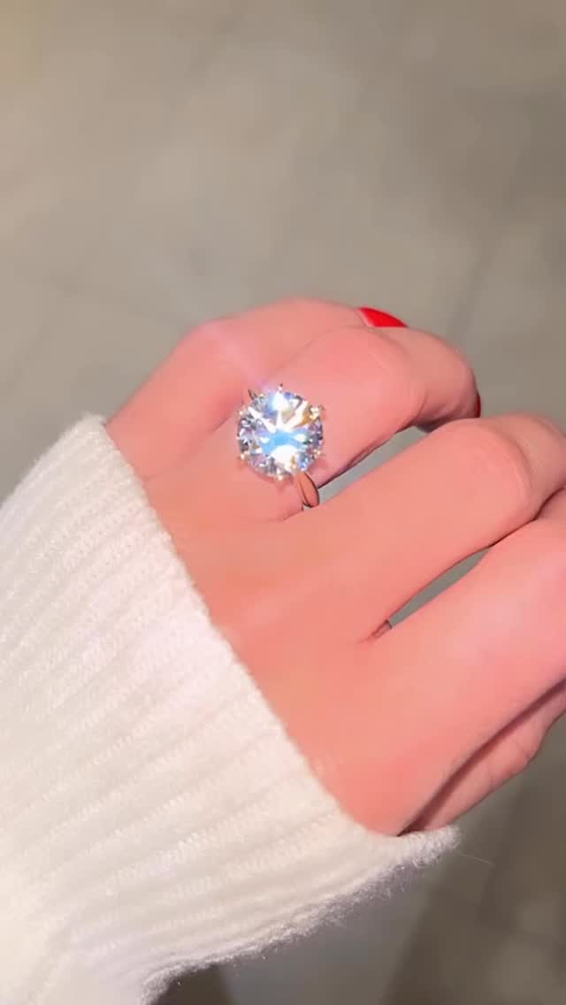 Pure Beauty. 💍✨
#nataliajewellers #solitaires #southsurrey #southsurreyjeweller #yvr #vancouverdiamonds