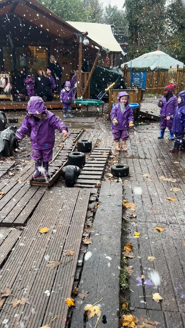 First snow of the year at Butterflies and the children were all SO excited βοΈ βοΈ!!! #letitsnow #outdoorplay #snow #playingoutside #natureschool #preschool #outdoorlearning #butterfliespreschoolcoulsdon