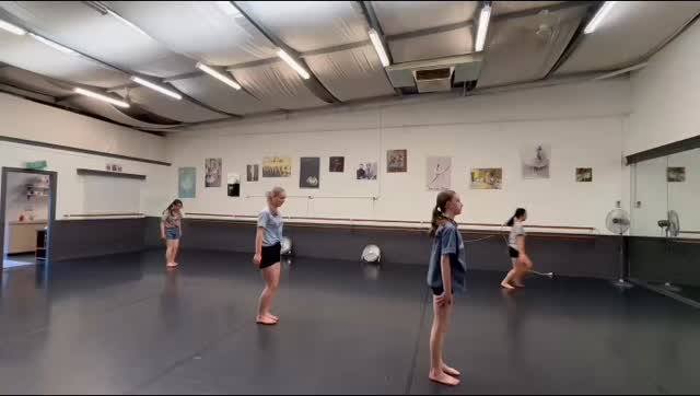 We have bought all the vibes for the second half of our show! We have some amazing pieces choreographed by the beautiful @afroditi_epifaniou 🤭 if you haven’t got your tickets yet what are you doing?! #concerttime #dancers #contemporary #journeytooz