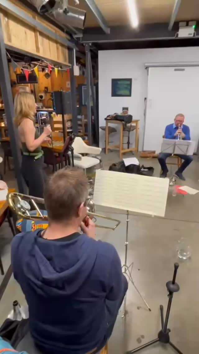 REHEARSAL 🎤✨💗
Rehearsals were in full swing yesterday for tonight’s concert at @stantonburytheatre
The day has finally arrived! Can’t wait to see you all and to perform with the incredible Alina Jazz Collective @alina_orchestra
A massive thank you to everyone who has bought a ticket, it means so much!
Sarah x
.
.
.
.
.
#sarahjonesjazz #jazzsinger #jazzvocalist #singer #livemusic #alinajazzcollective #rehearsals #gig #stantonburytheatre #miltonkeynesmusic #miltonkeynesbusiness #miltonkeynes #feelinggrateful
Big thank you and shout out to @brewerytaphouse for letting us use your lovely venue to rehearse.