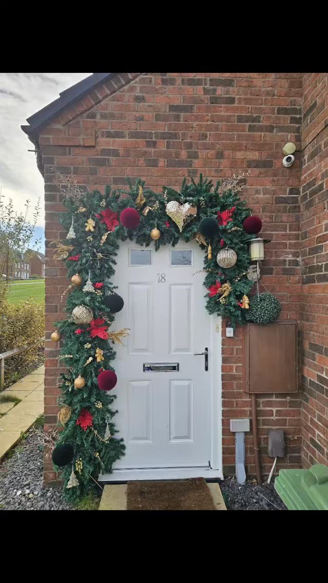 Message us to book your christmas tree garland install 🥰🥰 #christmasmagic #christmasgarland #christmastime #christmasdecorations🎄