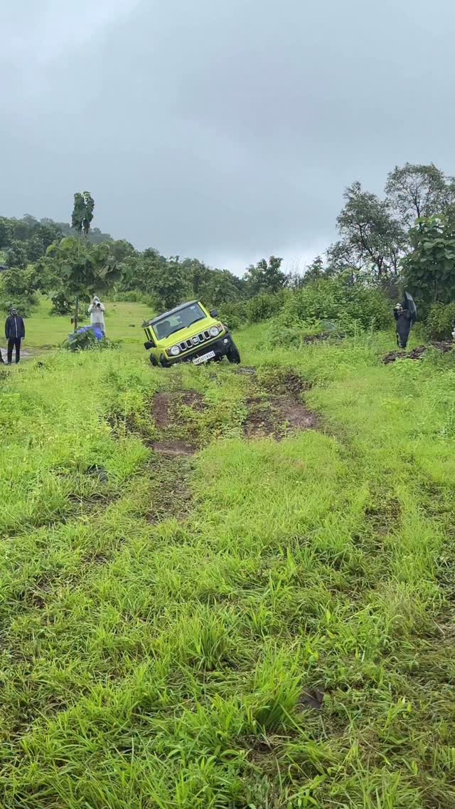 The Jimny 5 door (Manual) and the Thar Roxx on the Articulation challenge.
#learnoffroad #offroadjunkie #jimny #tharroxx