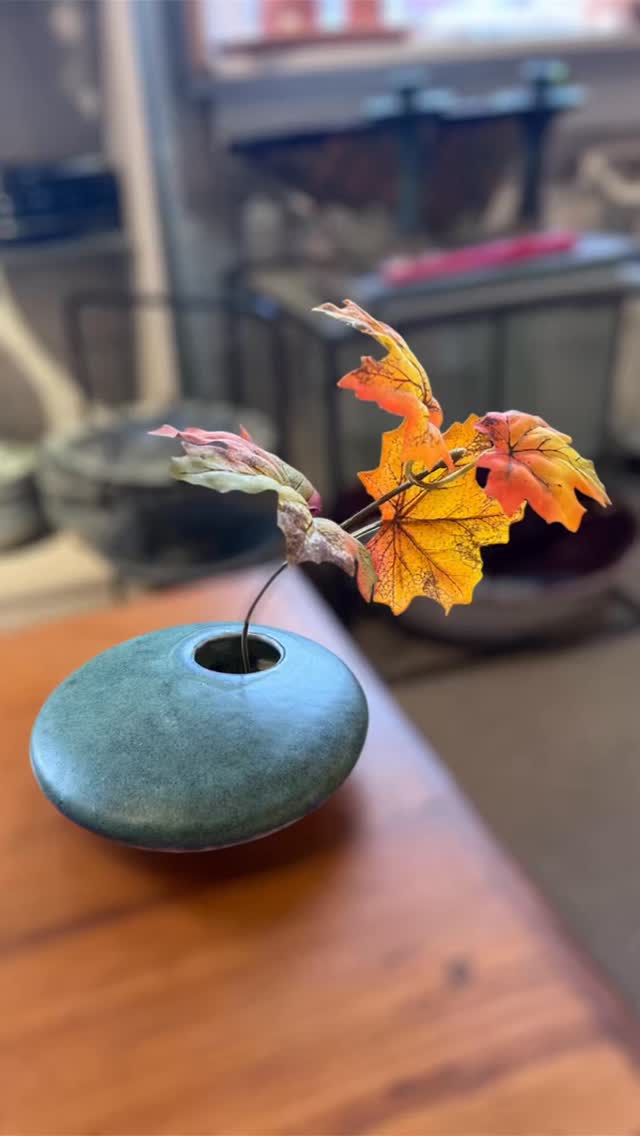 John Shedd’s ikebana frog vase makes it easy to add a touch of the season to any room — just a single flower stem or colorful leaves and it truly comes alive. Handmade by John in his Hopewell studio — they make wonderful gifts! $38.
#tomatofactoryantiques #hopwellnj #johnshedddesigns #localartists #handmademodern #shoplocalnj #ikebana #ceramicslove