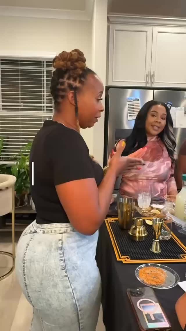 Cold outside❄️? Perfect!! Let’s stay in and make cocktails that feel like a hug in a glass 🤎. Shake & Sip with DeeLuxe Sips! Book your cocktail class today!! Info in bio!! 🫶🏽🍹🍸 #DeeLuxeSips #ShakeAndSip #CocktailClass #MobileBartender #DMVBartender #MarylandBartender #CraftCocktails #MixologyClass #CocktailMaking #WinterVibes #CozySeason #StayInsideVibes #WarmUpWithUs #SipAndStayCozy #DrinkWithDeeLuxe #MixologyExperience #PrivateEventsDMV #GirlsNightIn #DateNightIdeas #IndoorVibes #CocktailLovers #BartenderLife #CocktailExperience