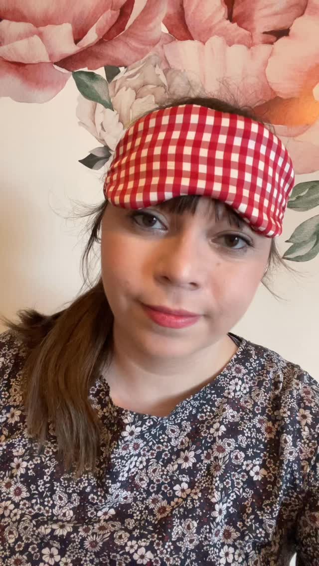 A bit of a chat on these new bigger silk eye masks and why I decided against the wrap around Velcro style that is popular at the moment! Are you team petite eye mask or do you prefer more coverage?
Video description- Jo, a white woman in her mid thirties, talks about eye masks and their size. She wears a red and white gingham print smaller eye mask at the start and later shows a larger mid pink silk sleep mask style