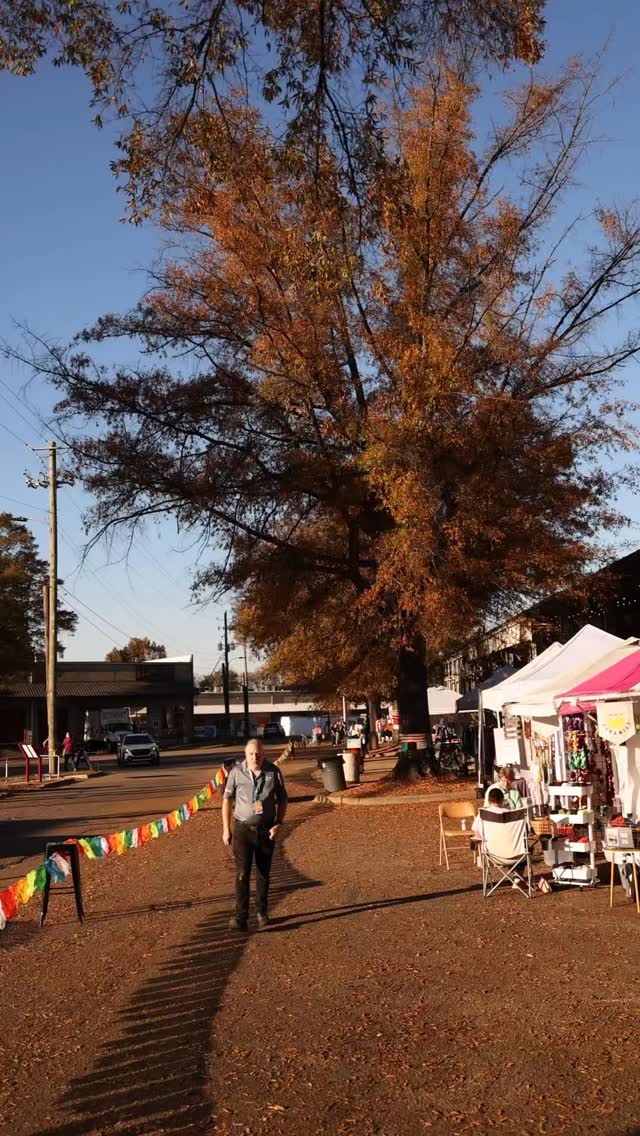 Day one was a dream! Thank you to our community, our vendors, and our volunteers for making it happen. We are back tomorrow, Saturday 11/15, from 9am to 5pm.
🎥: @cjshaverphotovideo
📍: @cahababrewing