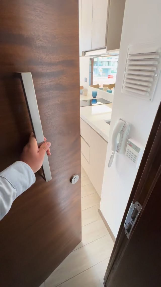 Vivir o invertir en Macul nunca fue tan fácil 🏡
Un proyecto moderno, con excelentes precios, bono pie hasta 11% y crédito directo con la inmobiliaria.
Además, cuenta con áreas comunes espectaculares que hacen que cada día se sienta diferente.
💰 Precios desde:
Estudio: 2.666 UF
💸 Condiciones comerciales:
Bono pie hasta 11%
9% de pie con hasta 36 cuotas con crédito directo inmobiliaria
✨ Vive en un sector conectado, con excelente plusvalía y todo lo que necesitas a pasos de tu nuevo hogar.
📲 Conversemos y te ayudo a simular tu compra 👉 wa.me/56946276708
#GrupoTerritorio #Macul #InversiónInmobiliaria #TuNuevoDepartamento #ProyectosConEstilo