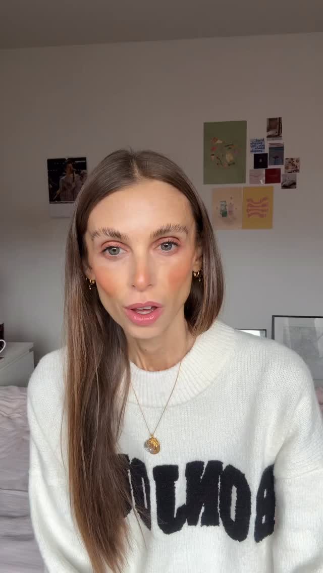 The breath is so powerful, yet often taken for granted.
We breathe every day, but not always well.
Did you know that breathing in and out of the belly is how we should be breathing - yet we’ve been taught to hold in our stomachs and as a result, breath shallow, in and out of the chest.
This is the same kind of breathing when in fight or flight or experiencing panic attacks.
When we breathe in and out of the belly, it helps to not only regulate our nervous system, but helps us feel safe too.
You don’t need to do hours of breathwork to achieve this calm state, it can simply be a few minutes each day that makes the biggest difference.
Did you know I’m a Breathwork practitioner? Taught by the one and only @rewildbreathwork @jamiejanko - I offer 1:1 transformational style breathwork sessions to help you receive the breakthrough you need (that you didn’t know you needed)
These sessions are honestly life changing 😍
If you’d like to book a 1:1 breathwork journey with me, just drop me a DM and let’s chat 💗🫶🏻
Side note: I’m loving this visibility challenge I’ve set for myself, it really is helping to rebuild my confidence 💫
Let me know if there’s a topic you’d like me to talk about 💗🫶🏻
.
.
.
#consciousconnectedbreathing #consciousconnectedbreathwork #breathwork #transformationalbreathwork #breathingtechniques #bellybreathing #nervoussystemregulation #nervoussystemhealing #deephealing #breakthrough #personaltransformation