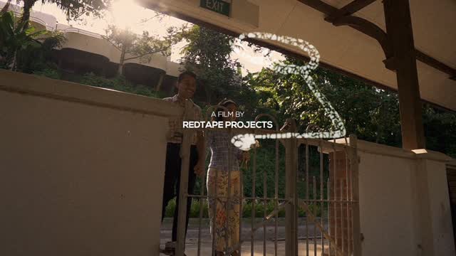 Kopi dulu, Pak, santai saja
Tersenyumlah, santai gula jawa
Matahari telah berjanji
Dia ‘kan datang esok pagi
Tersenyumlah, santai saja, oh
Photo by @nafimages @lutfiaddi
Video by @faiosman
Edited by @ayiiimm