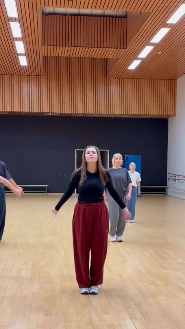 Girly Intensive gaat FULL OUT 🙌🏼
Geniet van de choreo op @zaralarsson 💖
Choreo: @versy_by_s