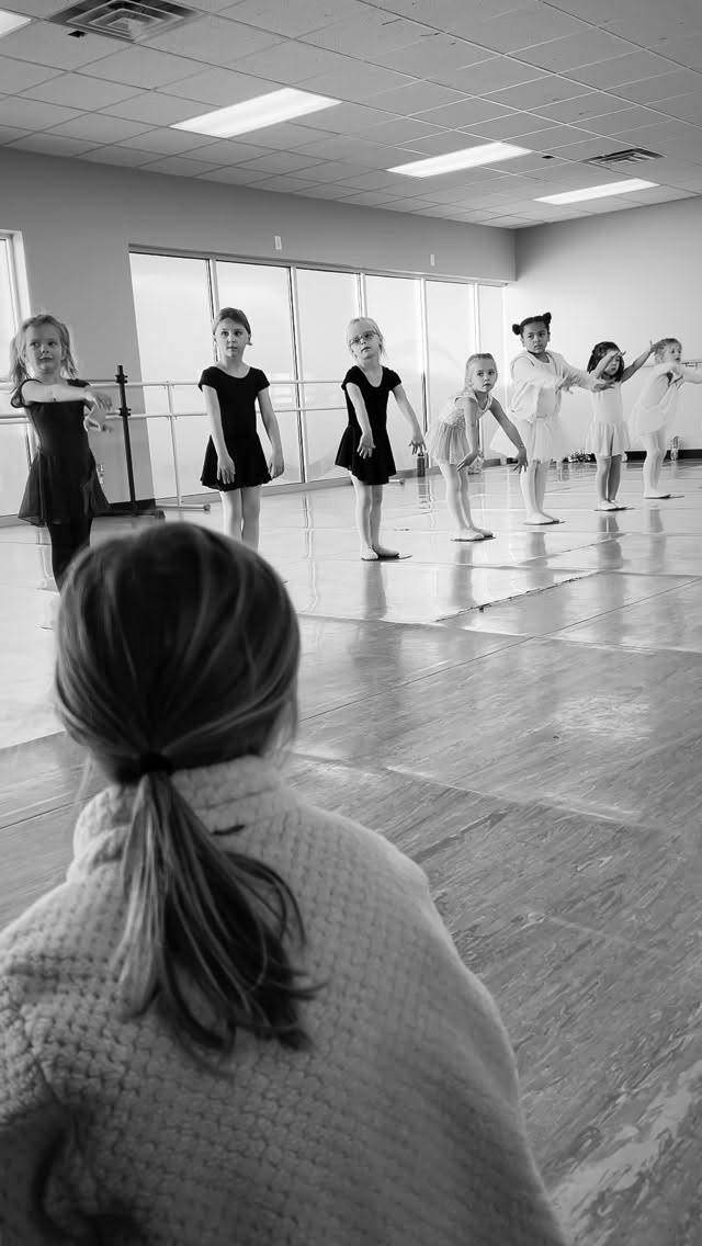 Our littlest dancers are so excited for our Holiday in lights showcase, only one week away!! ๐โ๏ธโ๏ธโจ