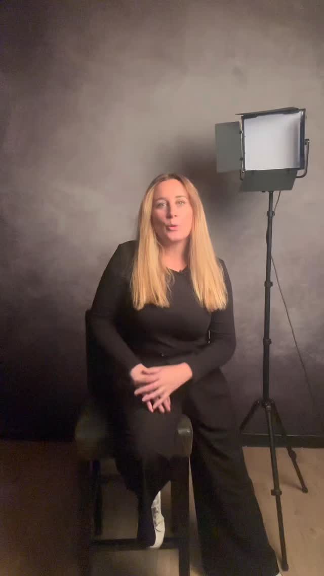 🎄@iamelodielavoisier vous présente nos offres de Noël !Rendez-vous sur notre boutique en ligne (lien dans la bio)✨
#studioclotis #studiophoto #noel #cadeaudenoel