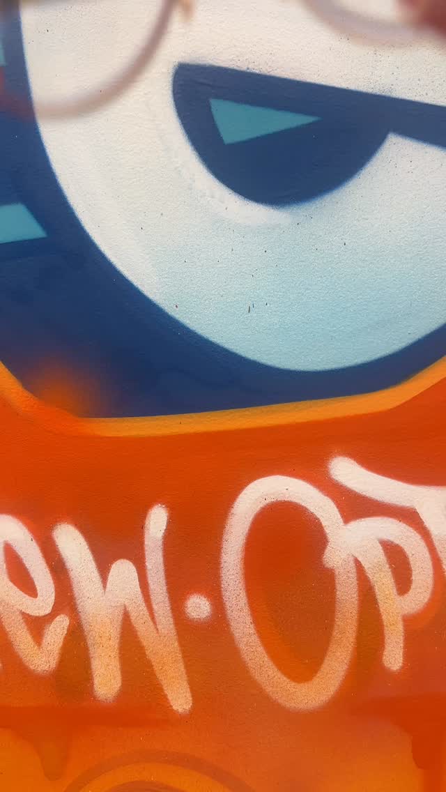 Dark tortoise shell lovers, this one’s for you. Cat-eye, geometric, and a few other cuties waiting for you to try on. 🤎👓