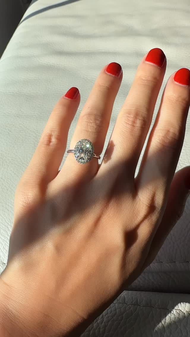 Fallen head over heels for this 2-carat oval beauty 💍! That whisper of a 💎 halo just completes the look.