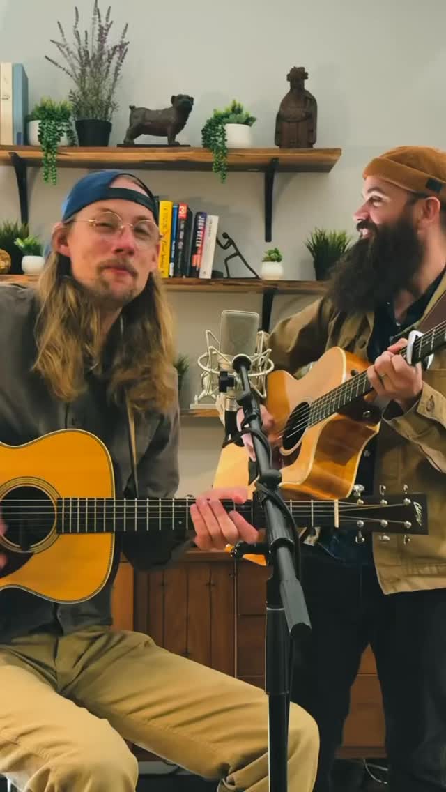 You’re invited to my birthday party!! Sunday, December 7th at 7pm, the Lost Cause and I will be throwing a party down at @citywinerystl . @andrewdahlemusic was my first RSVP, I hope to see you there too!
Here’s me and Andrew singing some “Alabama Pines” by Jason Isbell, you might catch us singing together that night too…come join us 12/7!!
#citywinery #stl #localmusic #livemusic #jasonisbell #lostcause