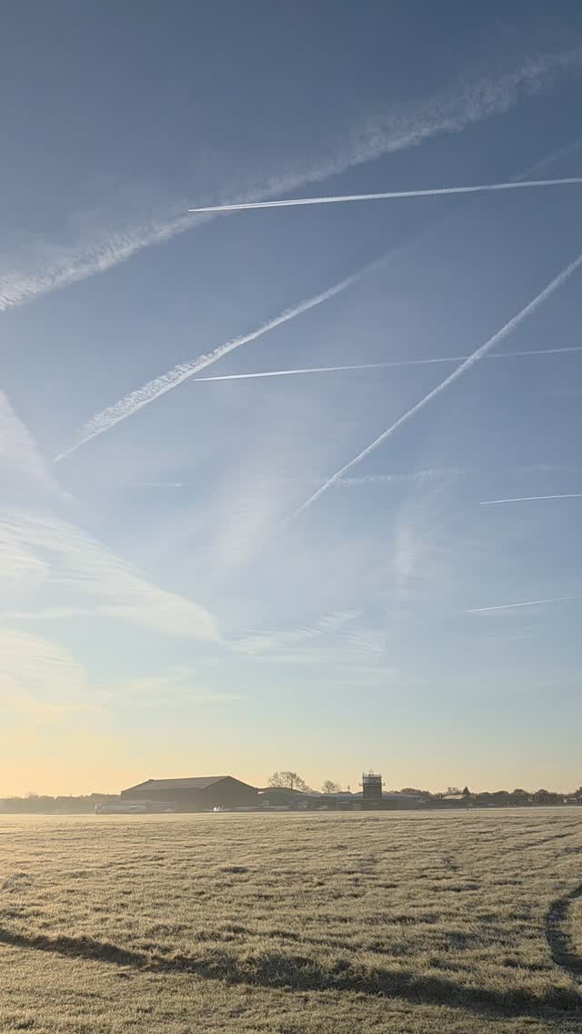 The race is on...... ✈️
What a stunning late November morning here in Manchester. Firm runways, clear skys and very crisp air.
www.egcbatis.co.uk
#bartonaerodrome #manchester #generalaviationlovers #manchesterbartonaerodrome #generalaviation #grassrunways #ukga #controltower #flyer #privatepilot #contrail #contrailspotting #jetplane