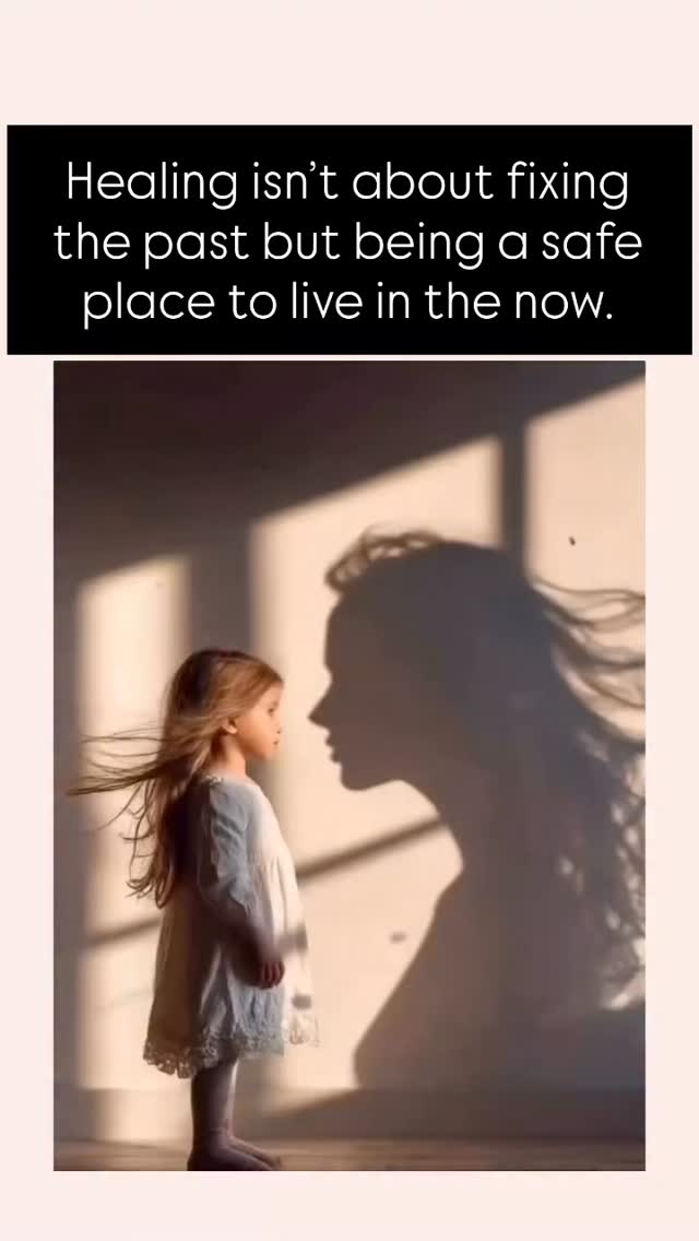 ✨ “Healing isn’t about fixing the past… it’s about feeling safe to be in the now.”
Inner child work can sound like a strange concept, but really…
it’s the practice of reconnecting with the parts of you your body has been carrying all along.
Those tight shoulders, that tight chest, the overwhelm, the shutdown —
your inner child lives in those sensations.
Your body remembers what your mind tried to move past.
Healing isn’t about re-writing the story —
it’s about learning to show up for yourself in your body the way you didn’t receive as a child:
with safety, warmth, presence, and protection.
Watching this little girl hug the shadow of her future self is the perfect reminder:
we don’t outgrow the little one inside…
but we can learn to hold them.
To listen to what the body is saying.
To create a sense of “home” inside ourselves now.
When your inner child feels safe in your body,
your adult self softens, expands, and begins to trust life again.
🌿 When your body feels safe, your past releases its grip.
🌿 When you tend to your inner child through the body, you return to yourself.
🌿 When you reconnect to your body, you reconnect to your wholeness.
#innerchildhealing #somatichealing #bodywisdom #healingjourney #embodiment #nervoussystemregulation #traumarelease #BEAMwithBrookelin